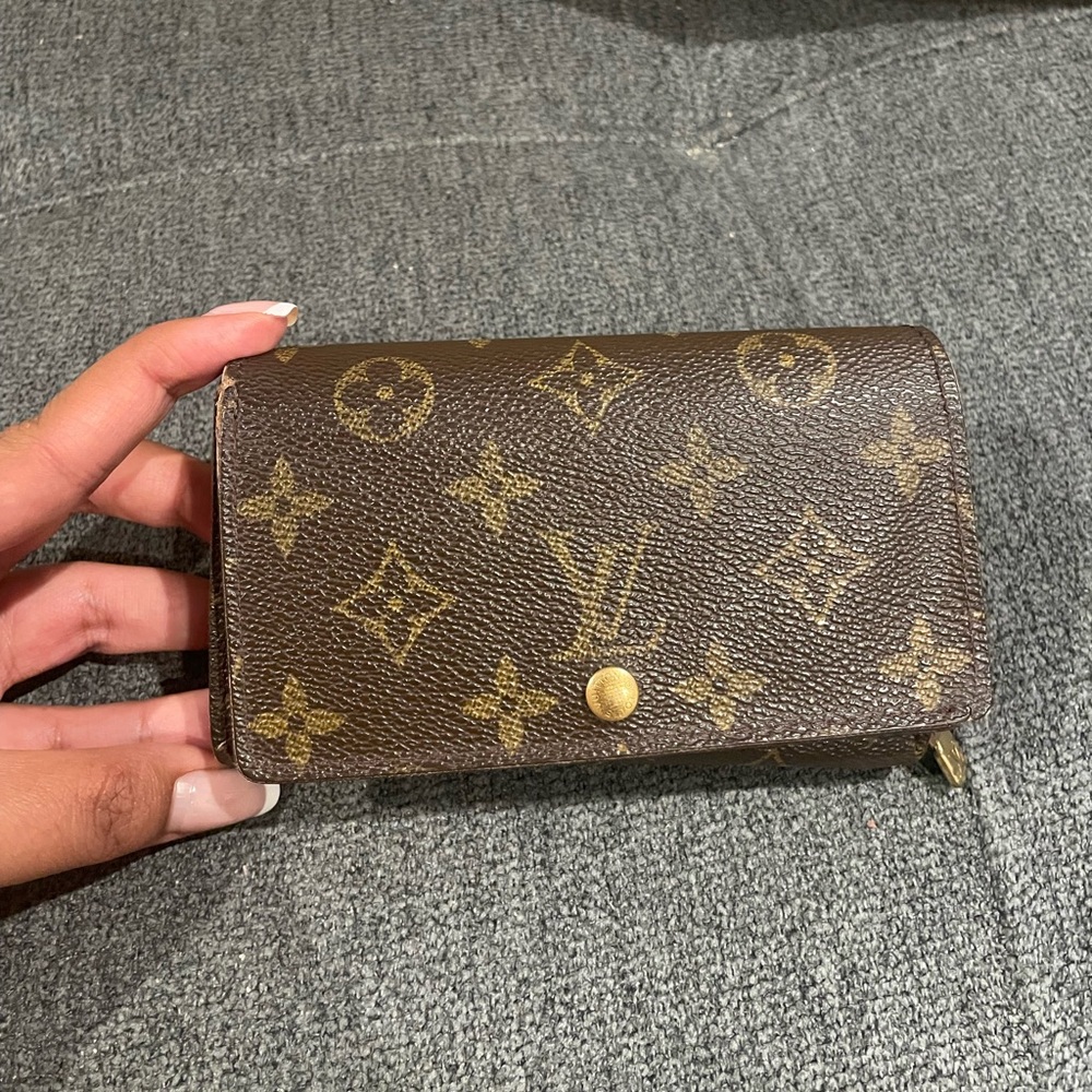 Louis Vuitton Monogram Porte-Monnaie
Tresor Wallet